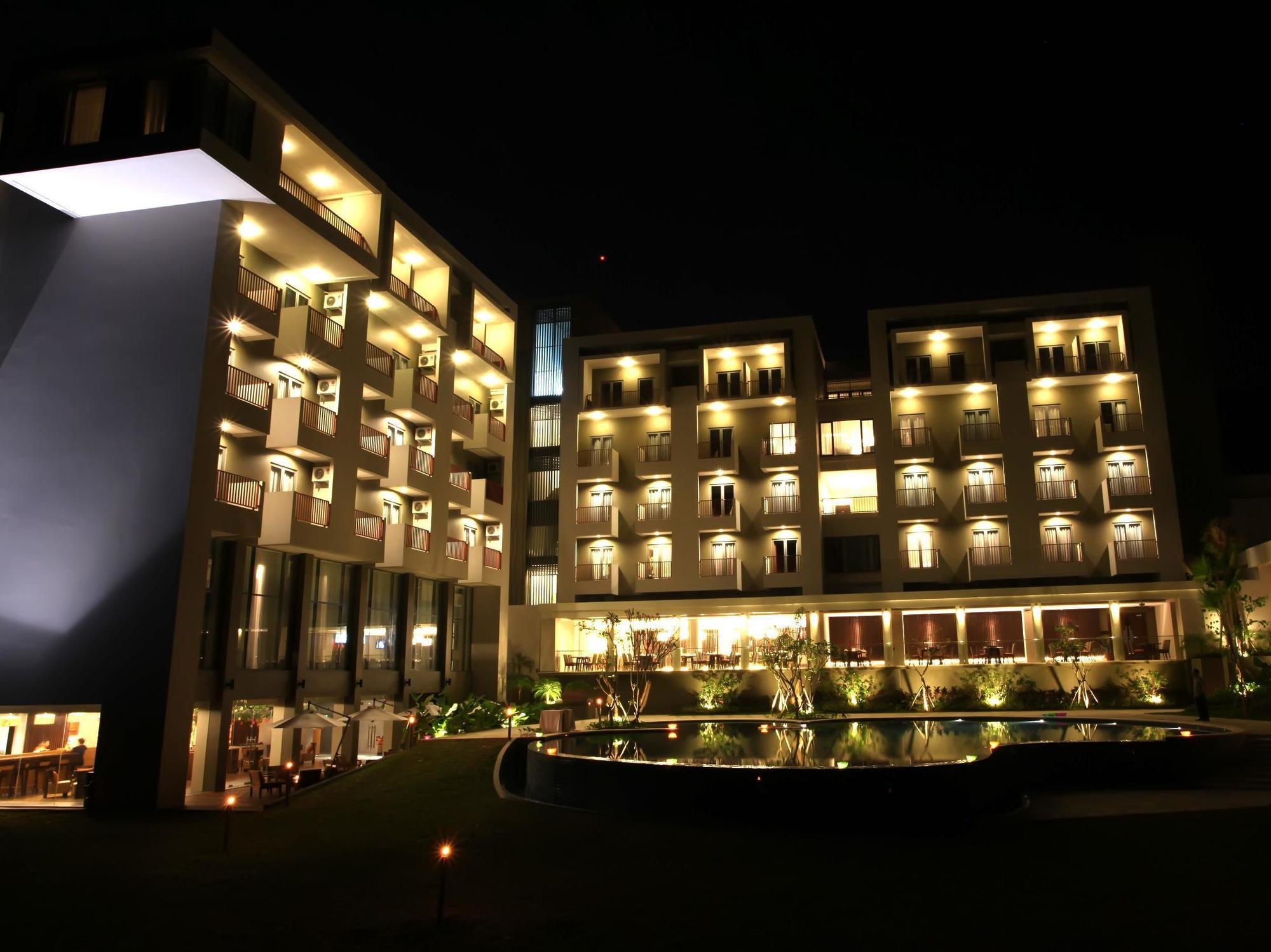 Soll Marina Hotel & Conference Center Bangka Pangkal Pinang Exterior photo