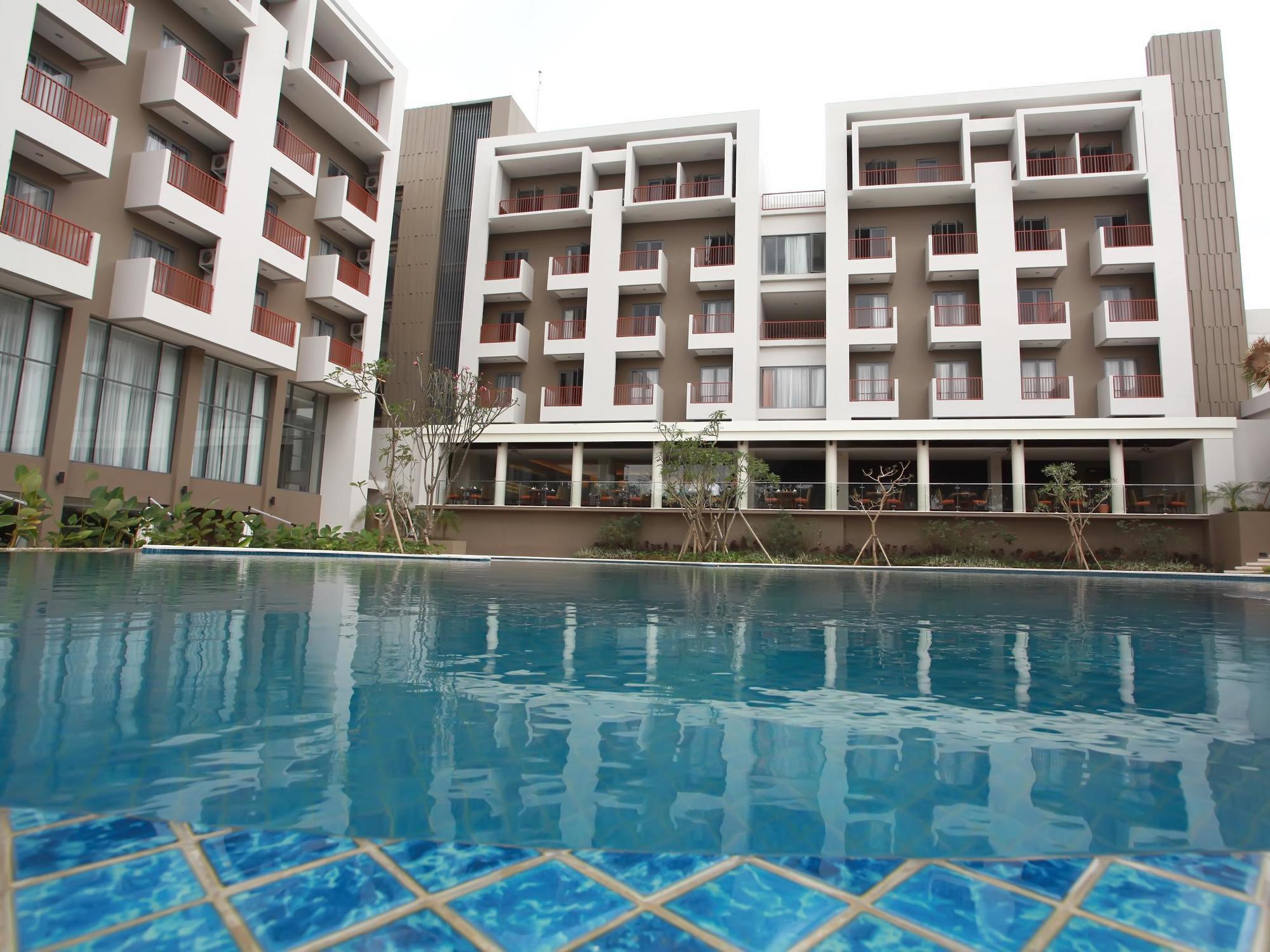 Soll Marina Hotel & Conference Center Bangka Pangkal Pinang Exterior photo